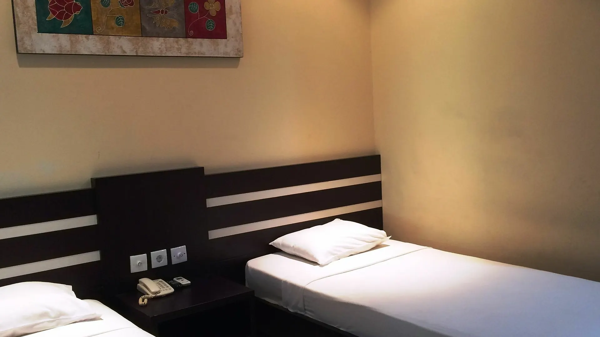Sri Ratu Hotel Legian  2*, Legian (Bali)